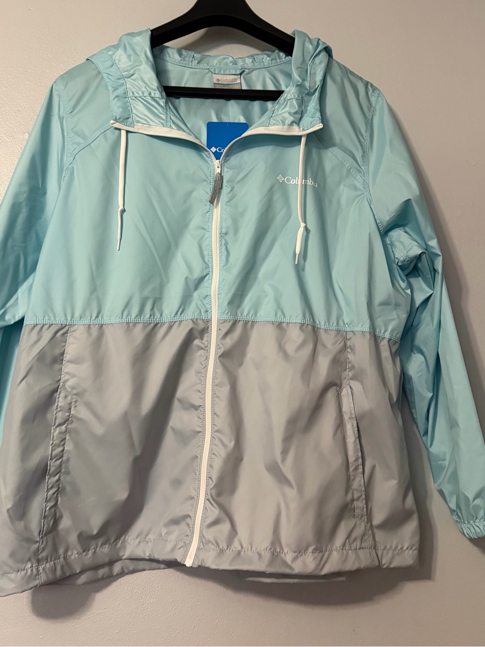 Columbia Women’s Two-Tone Light Blue & Gray Windbreaker Jacket